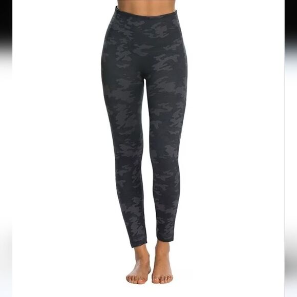 Spanx Seamless Black & Gray Camo Leggings Size M - Picture 1 of 10